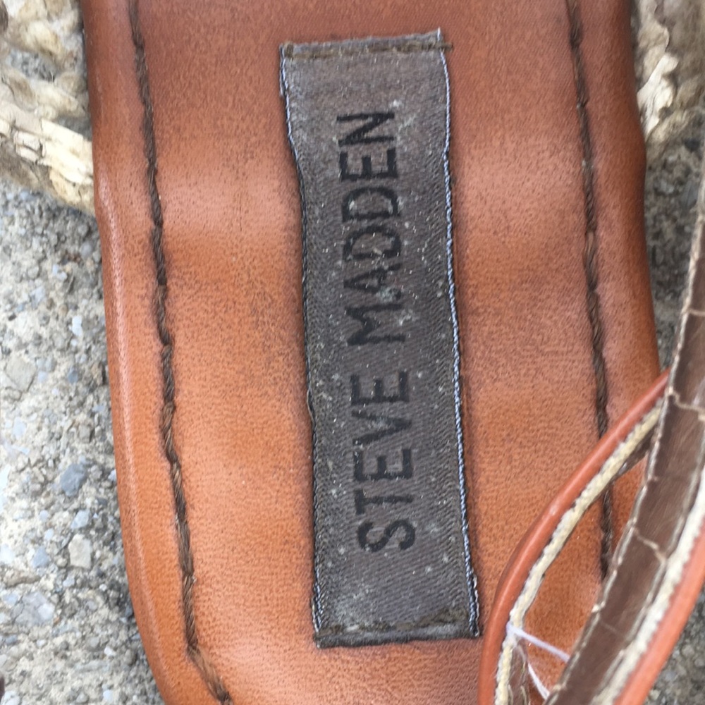 Sandals - Picture 2 of 3